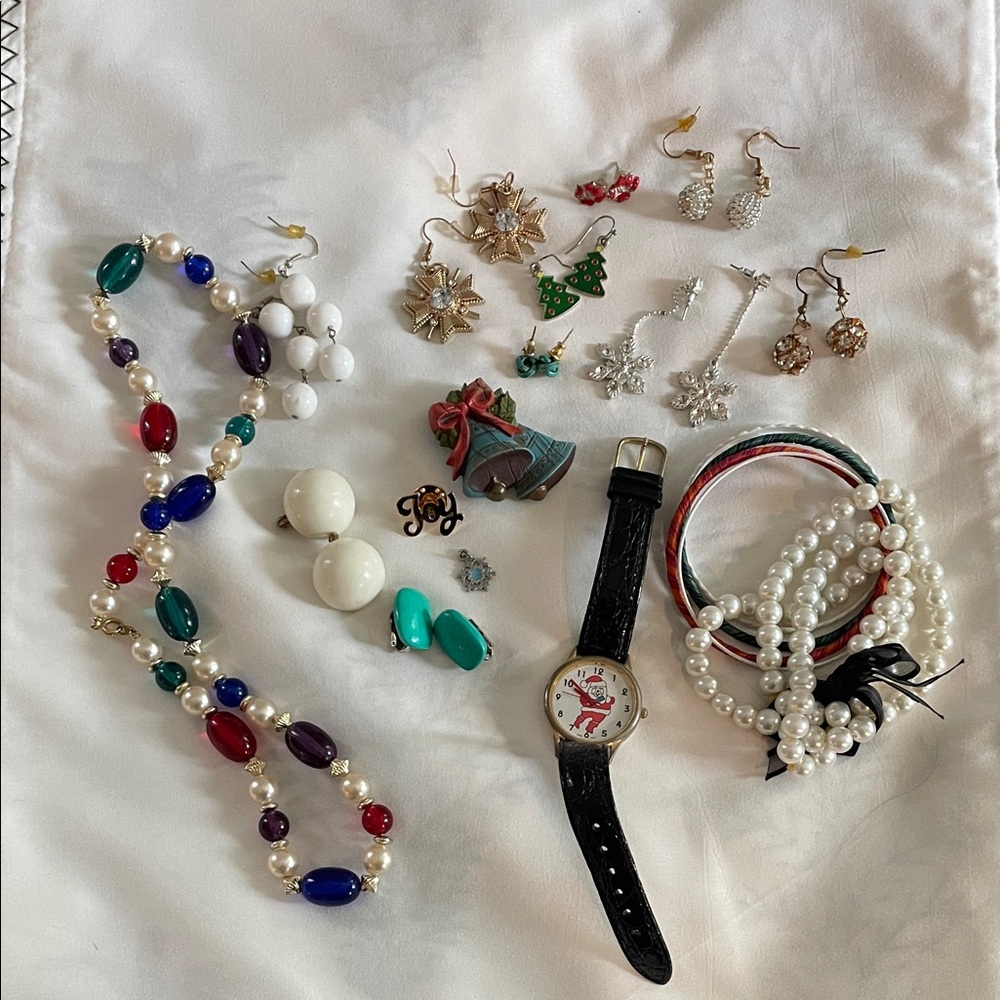 Vintage to Now Christmas Holiday Assorted Jewelry Lot, Jewelry Bundle